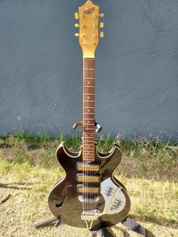 Vintage semi hollow Tiesco guitar 3 pickup with case