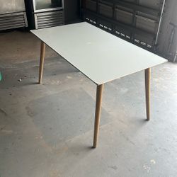 4 Seats Table (donation)