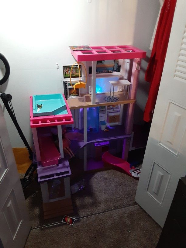 Barbie Dream House 