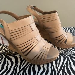 Franco Sarto Size 8 Wedge Sandals NWT Never Worn