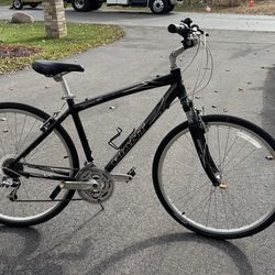 Women’s hybrid bike
