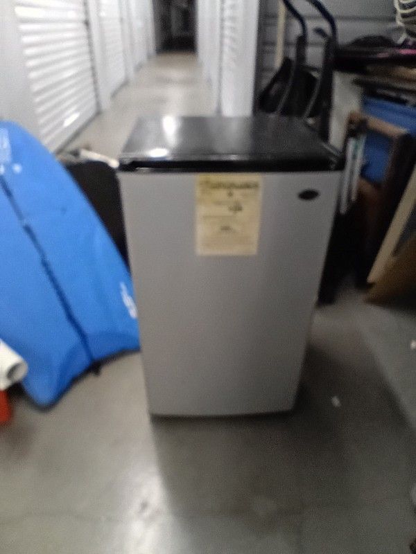 Sanyo Mini Fridge 