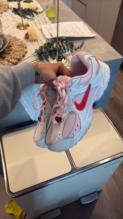 Valentine Nike Edition Size 6