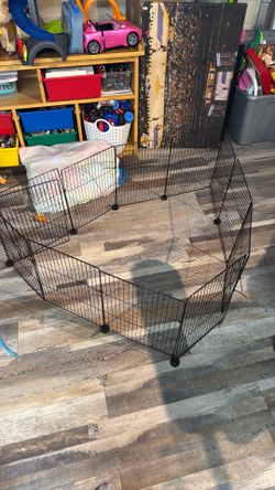 Small gate stays together with zip tie or little plastic stand connection