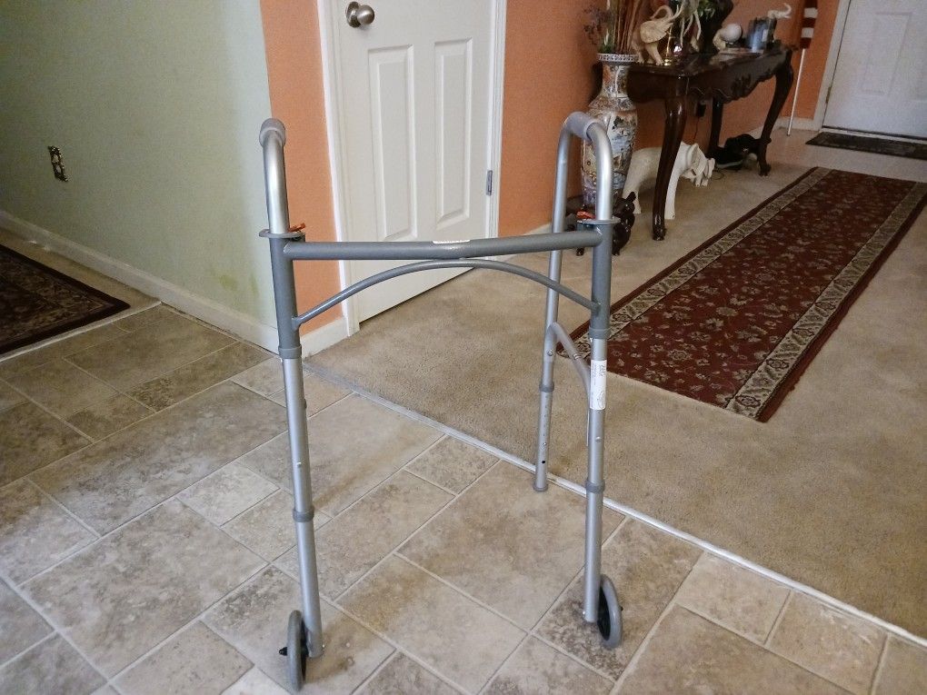 DRIVE FOLDING WAKER ON WHEELS  350  LBS WEIGHT 