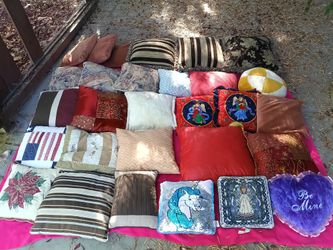 Miscellaneous throw pillows