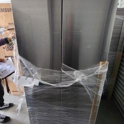 New Samsung Bespoke https://offerup.co/faYXKzQFnY?$deeplink_path=/redirect/. Counter Depth 4-Door Flex French Door Refrigerator in Stainless Steel wit