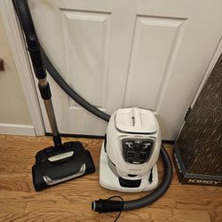 New Cond RAINBOE VIVENSO MODEL VACUUM , With ATTACHMENT. , WORKS EXCELLENT  , AMAZING POWER SUCES. , IN THE BOX 