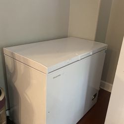 Chest freezer works great get super cold 130$