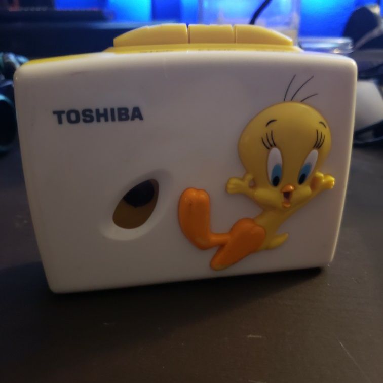 Vintage Toshiba Tweety Bird Looney Toons Walkman Cassette Player