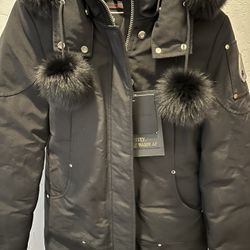  Brand new. Original Stirling Parka women Moose Knuckles size Medium. It has also been registered in my name to show authenticity . Willing to trade f
