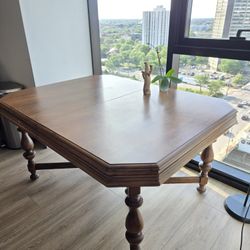 Dinning table with 4 chairs- 265$