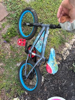 Marvel Avengers Kids Bike with Blue Rims
