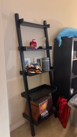 Black 5-Tier Leaning Ladder Bookshelf