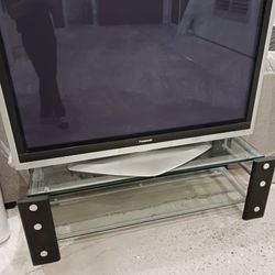 TV Panasonic With Stand 