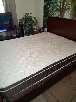 Solid Wood  Queen  Bed