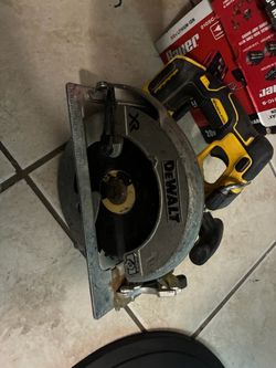 Used DeWalt XR 20v max 7 1/4 184mm cordless circular saw