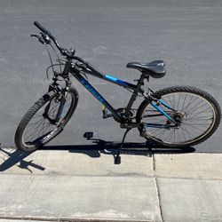 New Trek O28 Blue and Black Bike