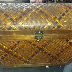 Beautiful Wicker Keepsake Chest