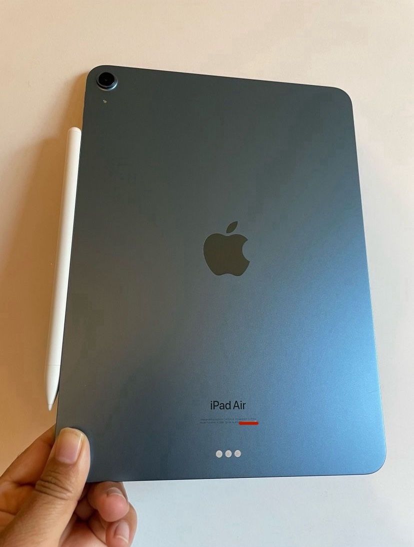 Apple IPad Air 5th Generation (10.9” Liquid Retina/ M1 chip / 2022 Model) 64GB with pen, keyboard case & Accessories (256gb $549)  