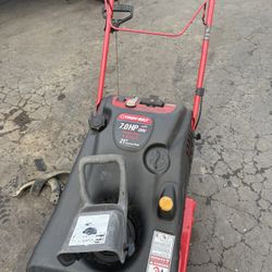 Gas powered 7HP troy Bilt Single Stage Snowblower 