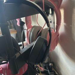 Blue Beats Studio3  And Pink Razer Head Phones
