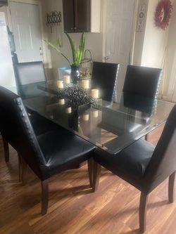 Table with 6 chairs