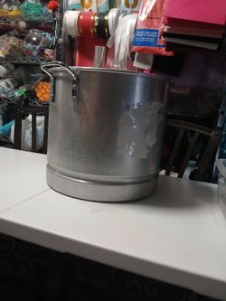 Pot for pozole
