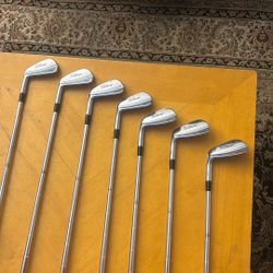 Titleist Left handed 716 MB 4-PW Golf Clubs 