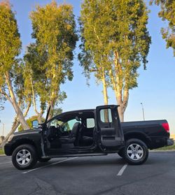 WORK TRUCK ,WORK TRUCK 
2009 Nissan titan
Runs very good
Automatic 
Motor V8
scratches here and there ,but is a WORK TRUCK 
Current tags
smog done
CLE