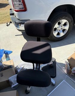 Black ergonomic kneeling office chair