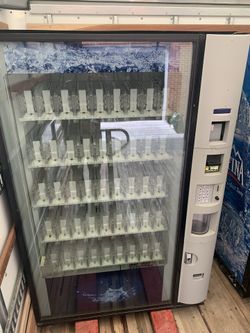 Glassfront Drink Machine