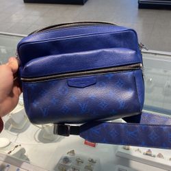 Louis Vuitton Messenger Bag 