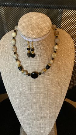 Gray And Black Agate Necklace With Matching Earrings 