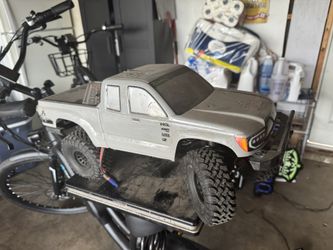  Axial Rock Crawler Remote Truck 