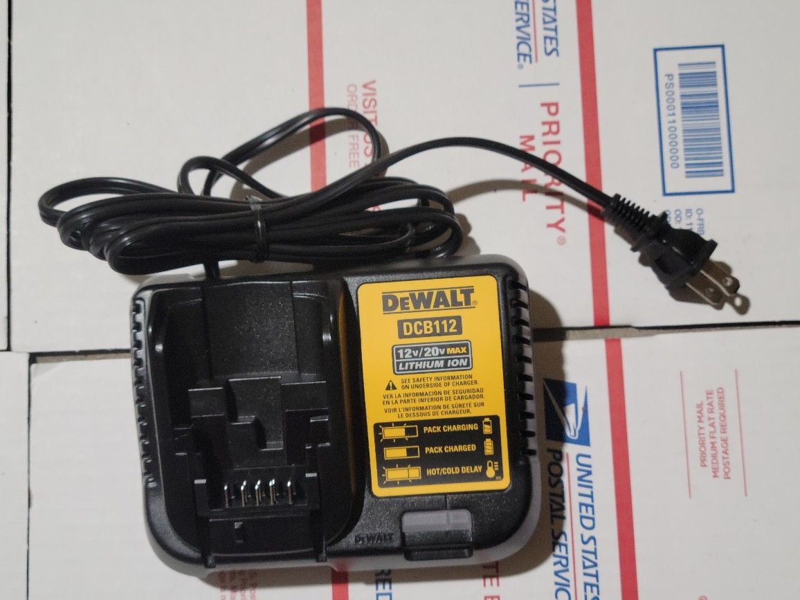Dewalt DCB112 Battery Charger