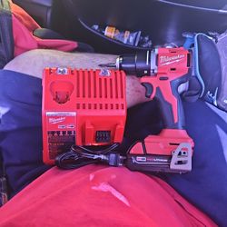 Milwaukee M18 Hammer Drill With Charger 