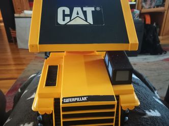 CAT  dumpstertruck