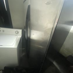 WhirlPool Refrigerator 