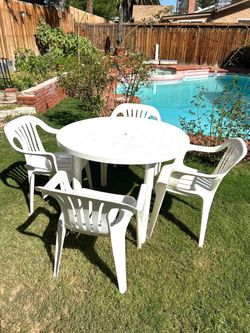 White Plastic Dining Set Table And 4 Chairs