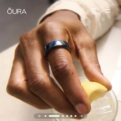 Oura Ring 4 Ceramic Midnight Blue