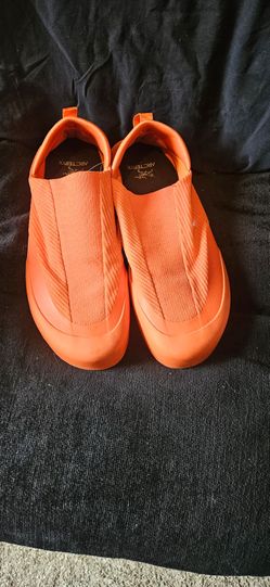 Arc'Teryx slip ons size 13 vibram sole orangeb