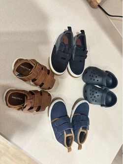 Lightly used baby/toddler shoes size 5-6