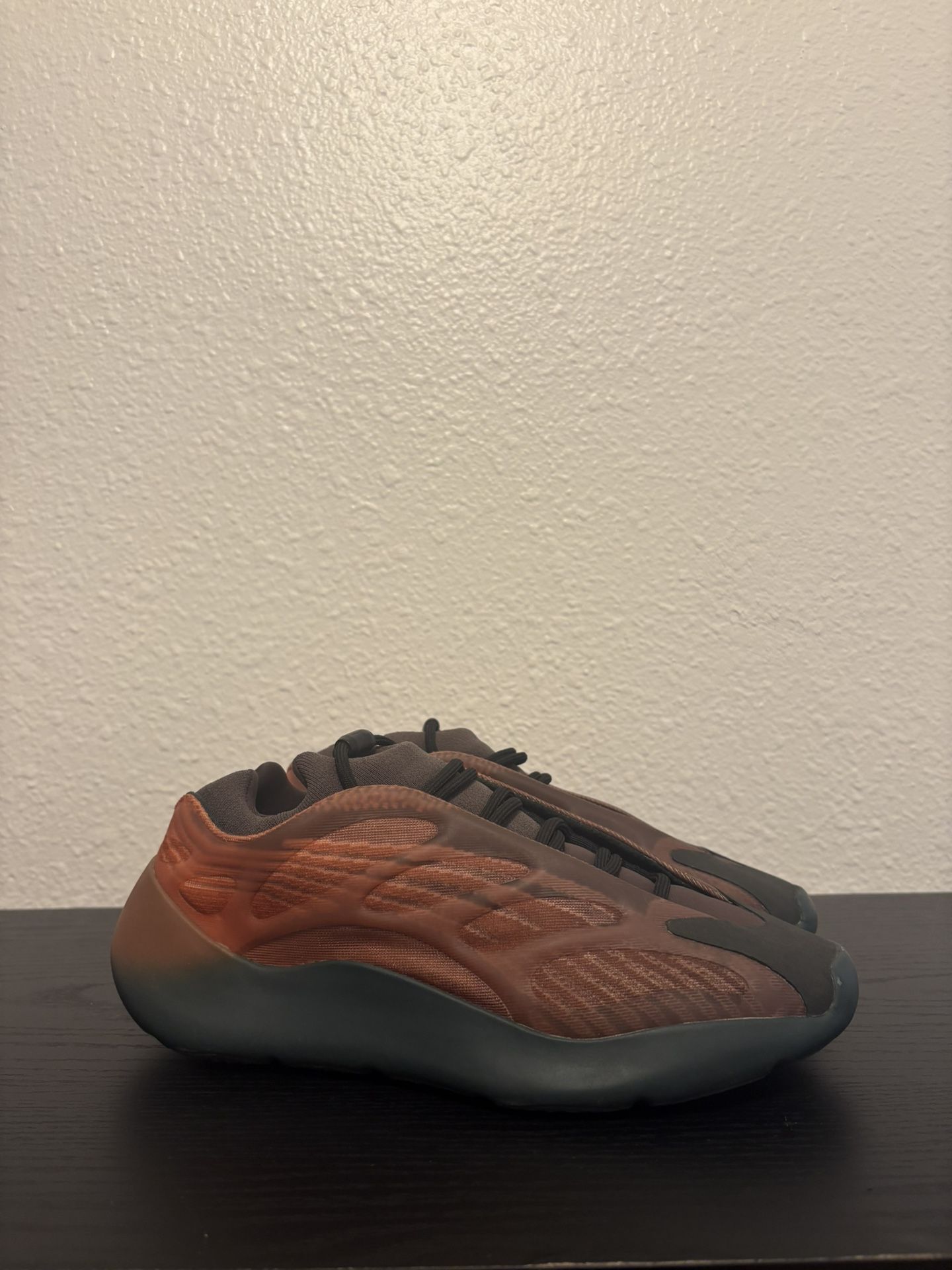 Yeezy 700 V3 Copper Fade Size 10 - pearsons-glass.co.uk