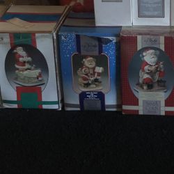 5 Santa’s Ceramic porcelain collectibles