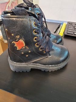 Girls boots size 7T