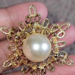Gold Tone Brooch 