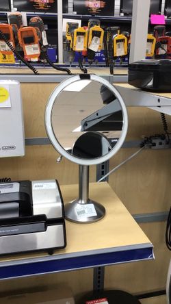 Simplehuman magnifying mirror lights up