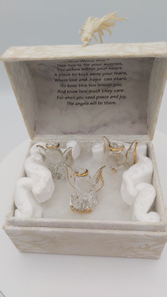 Beautiful Vintage 3 Art Glass Angels Worry Box 