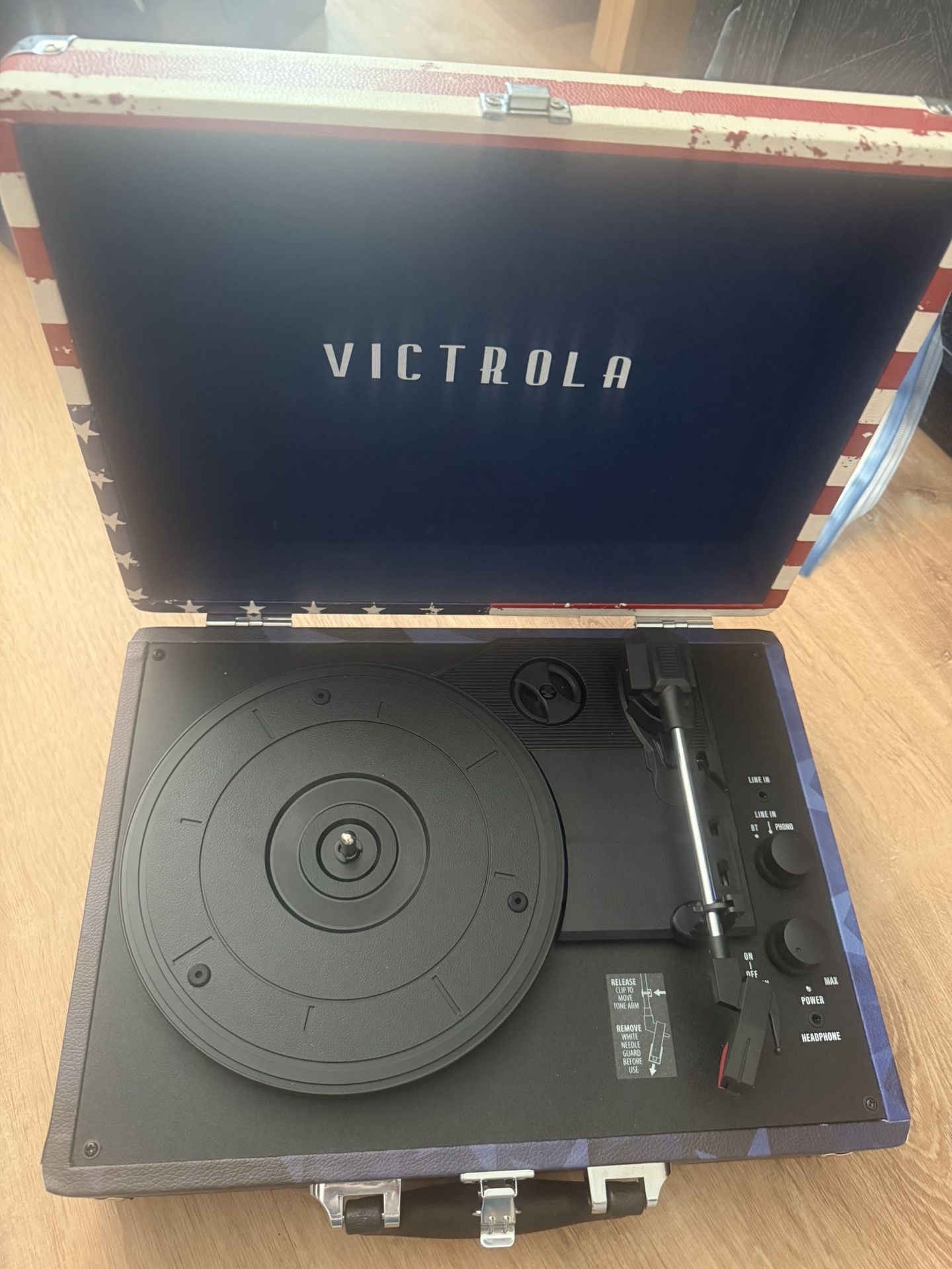 USA Victoria Vinyl Player